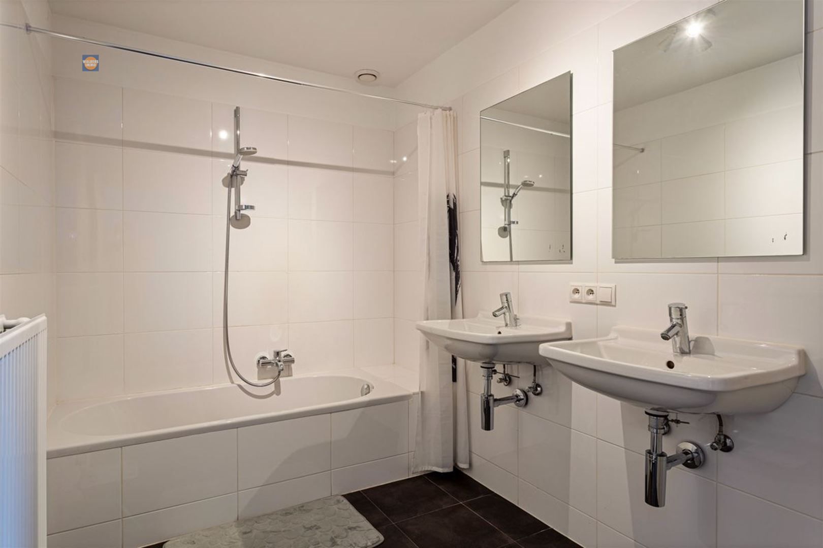 Modern appartement met ruim terras in een rustige woonwijk foto 8