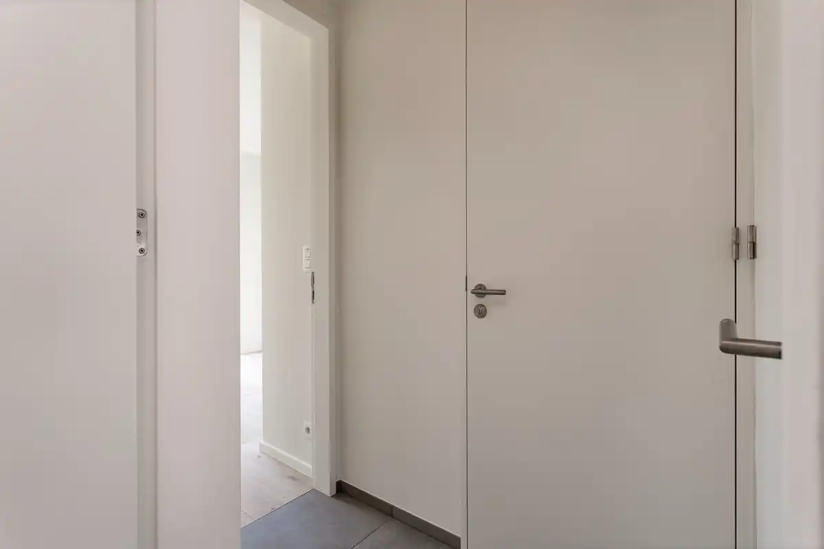Instapklaar appartement met terras en parking foto 30