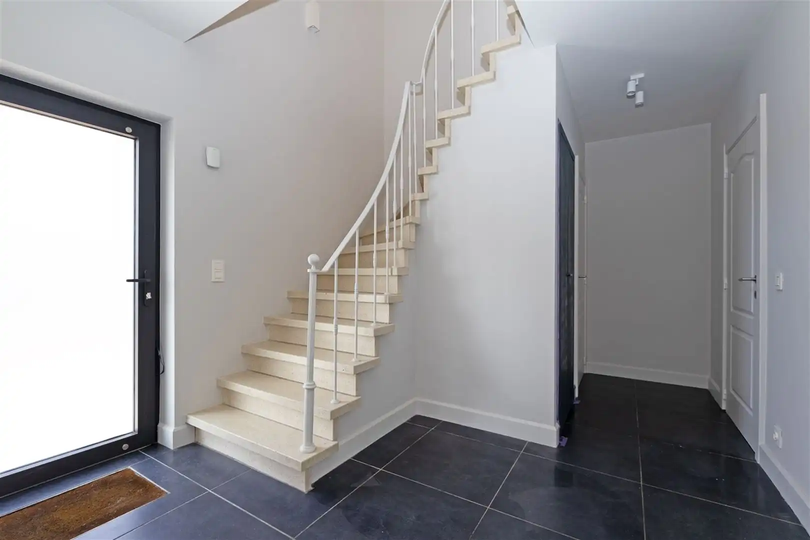 Gerenoveerde halfopen bebouwing op Berkenveld foto 13