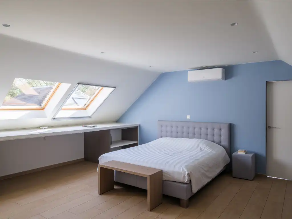 Imposante villa (BJ 2015) met onder meer een buitenzwembad en een sfeervol ingericht bijgebouw met sauna foto 18