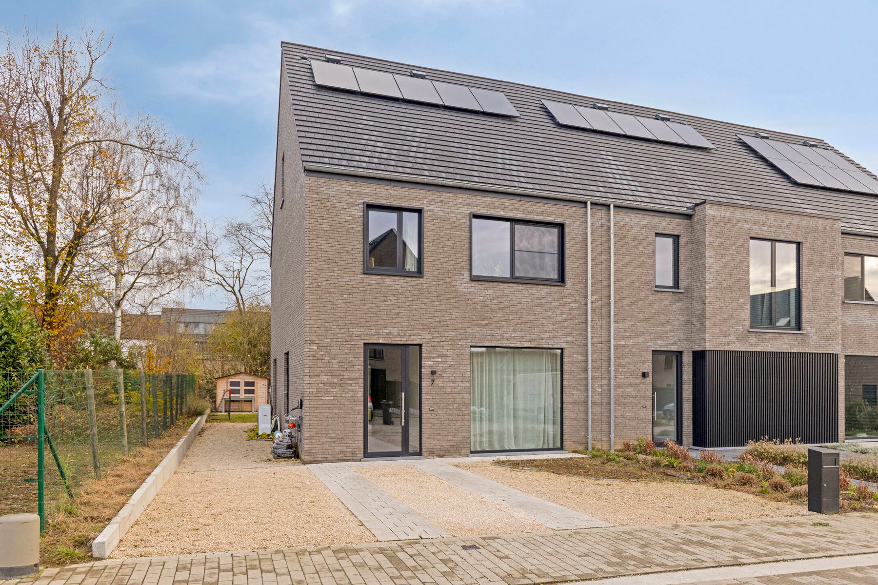 TE KOOP - energiezuinige woning met E-peil 10 op toplocatie foto {{pictureIndex}}