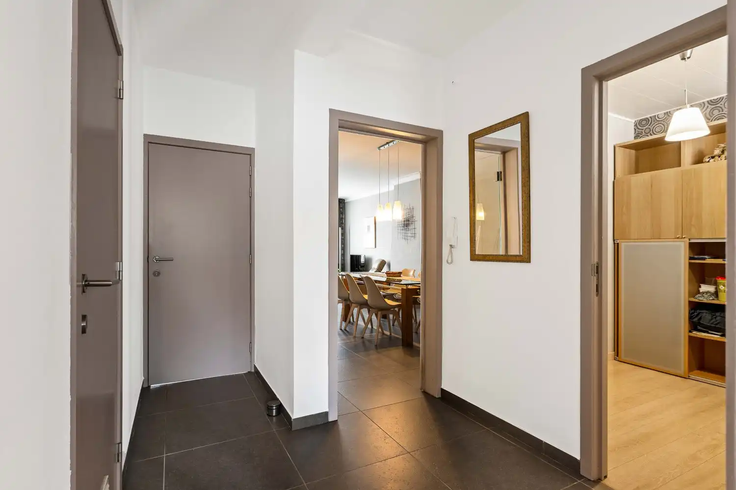 Instapklaar gelijkvloers appartement met zonnige tuin foto 8