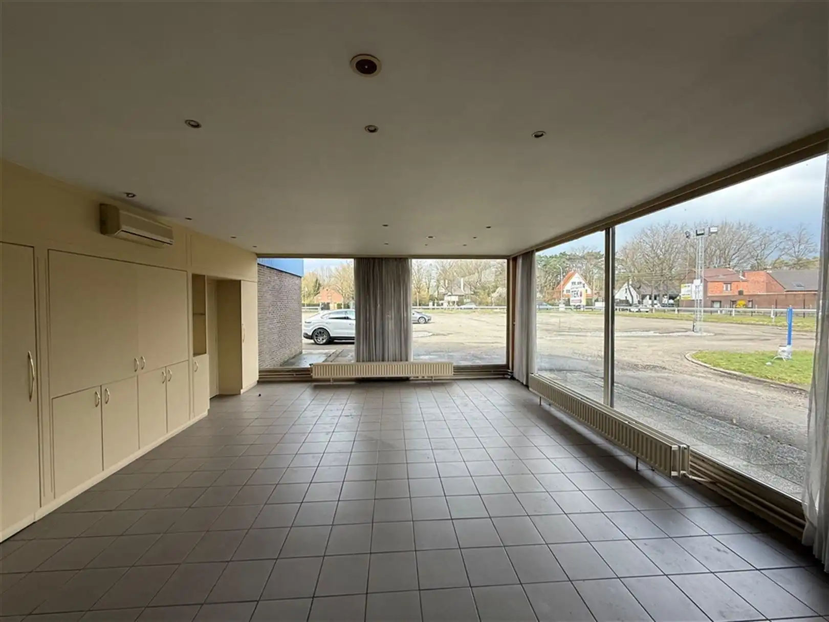 B2B Showroom met buitenterrein op zichtlocatie foto 19