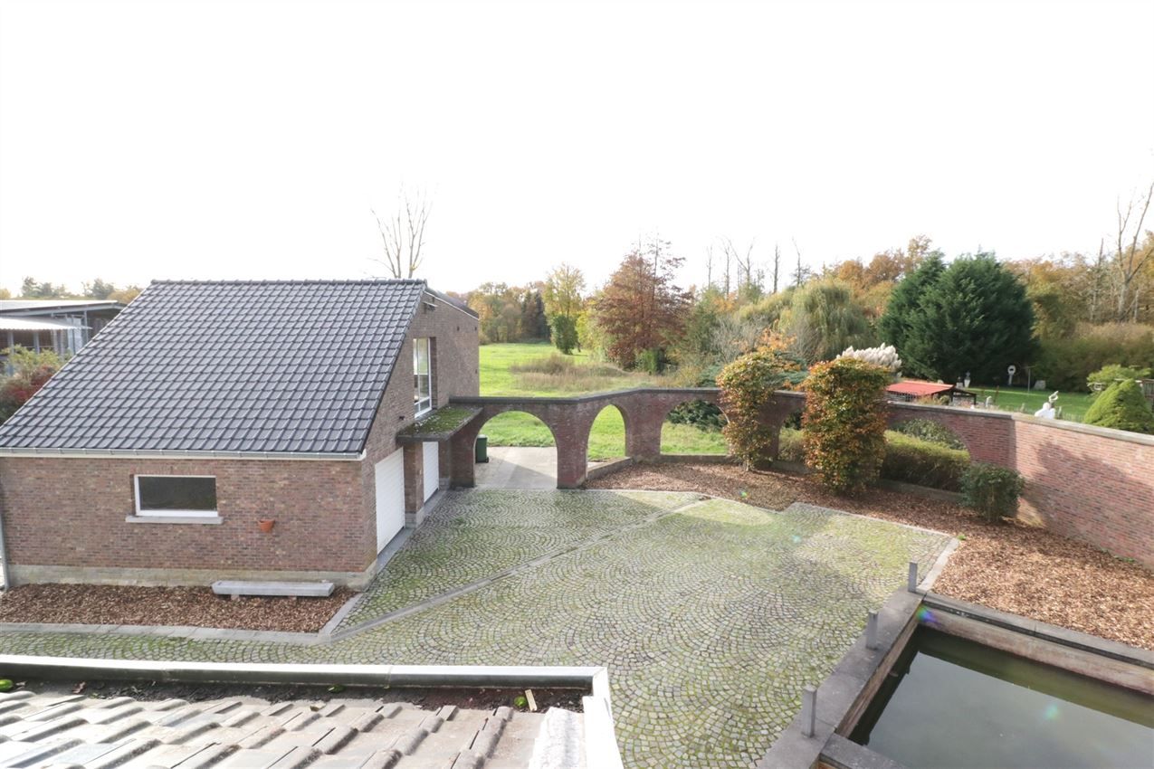 Villawoning met 4 slaapkamers en bijgebouw foto 41