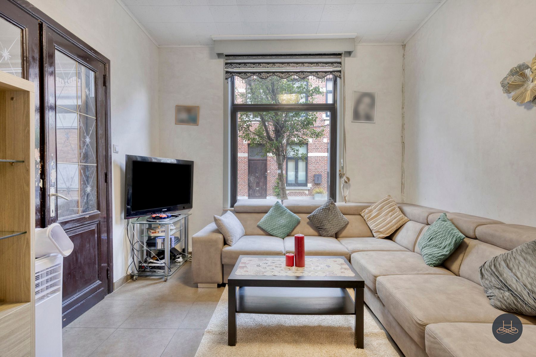 Knappe renovatiewoning met binnenplaats en 4 slaapkamers foto 4