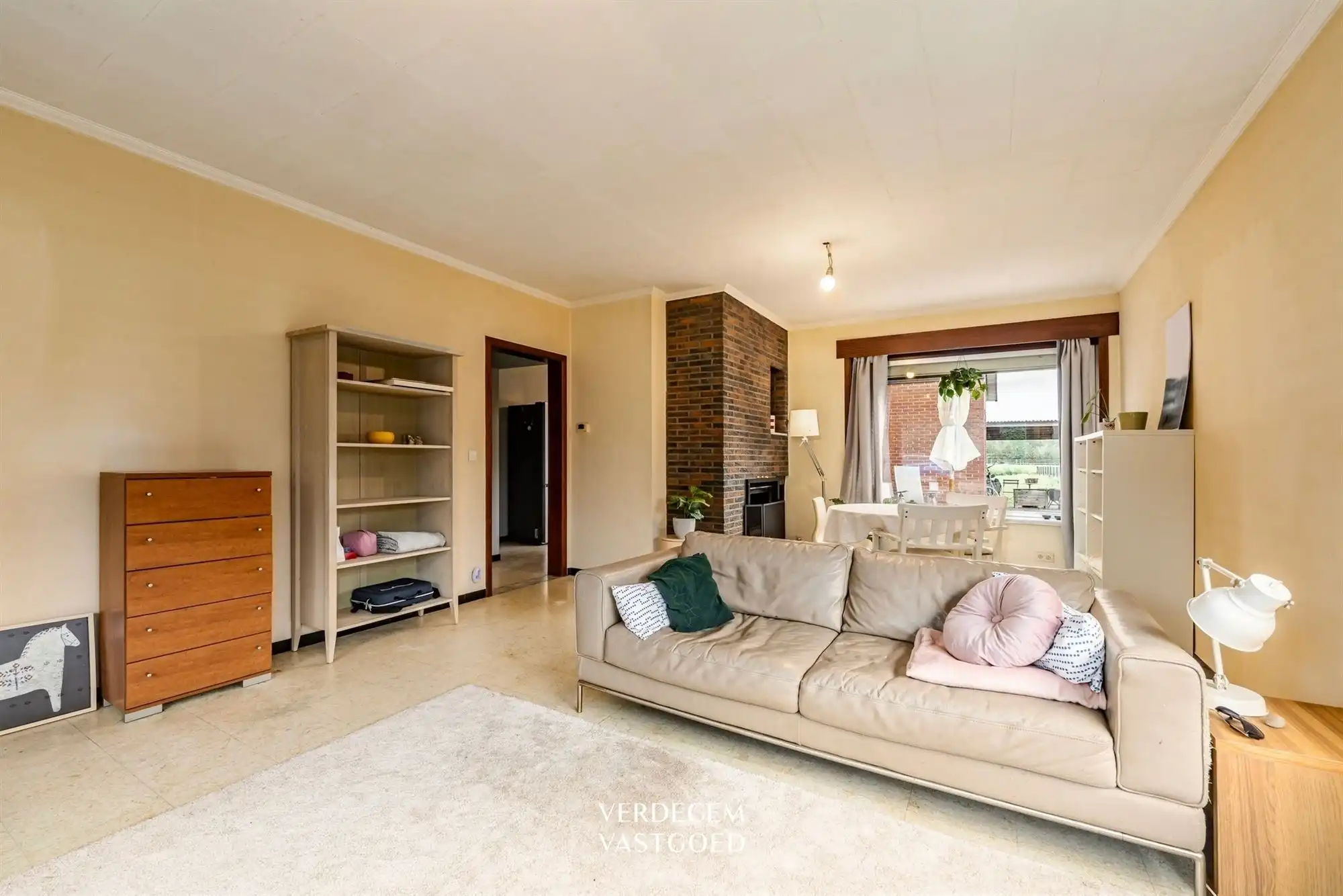 Charmante woning met 3 slaapkamers, garage en diepe tuin 1.010m² met open zicht foto 4