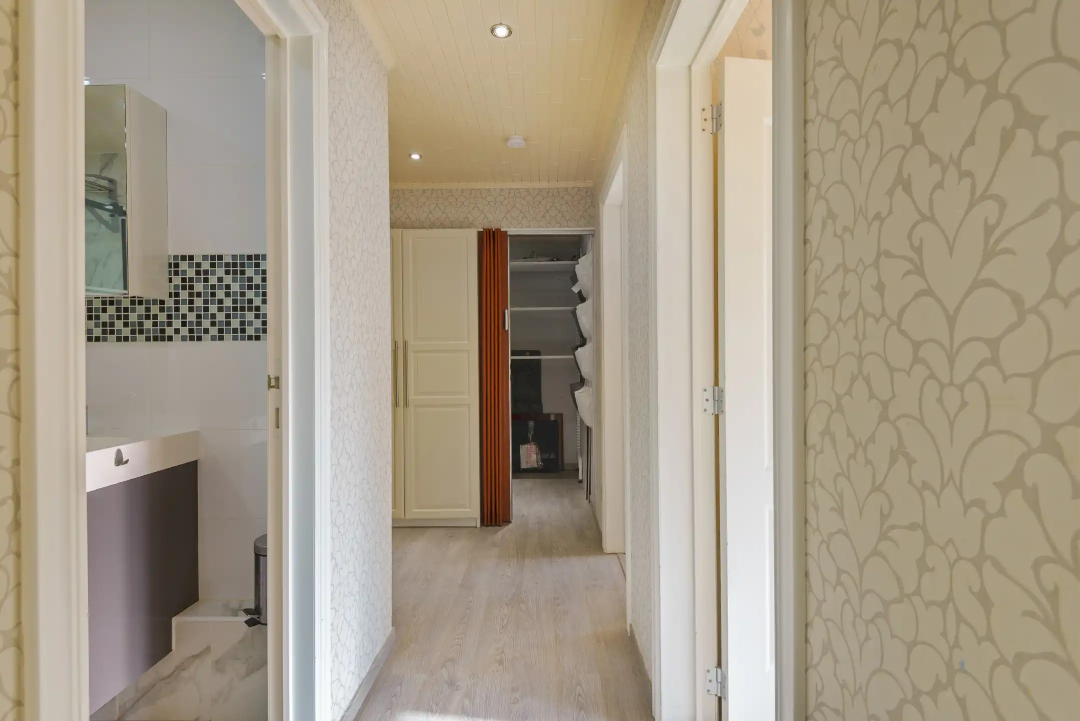 Ruim en verzorgd gelijkvloers appartement met 3 slaapkamers foto 6