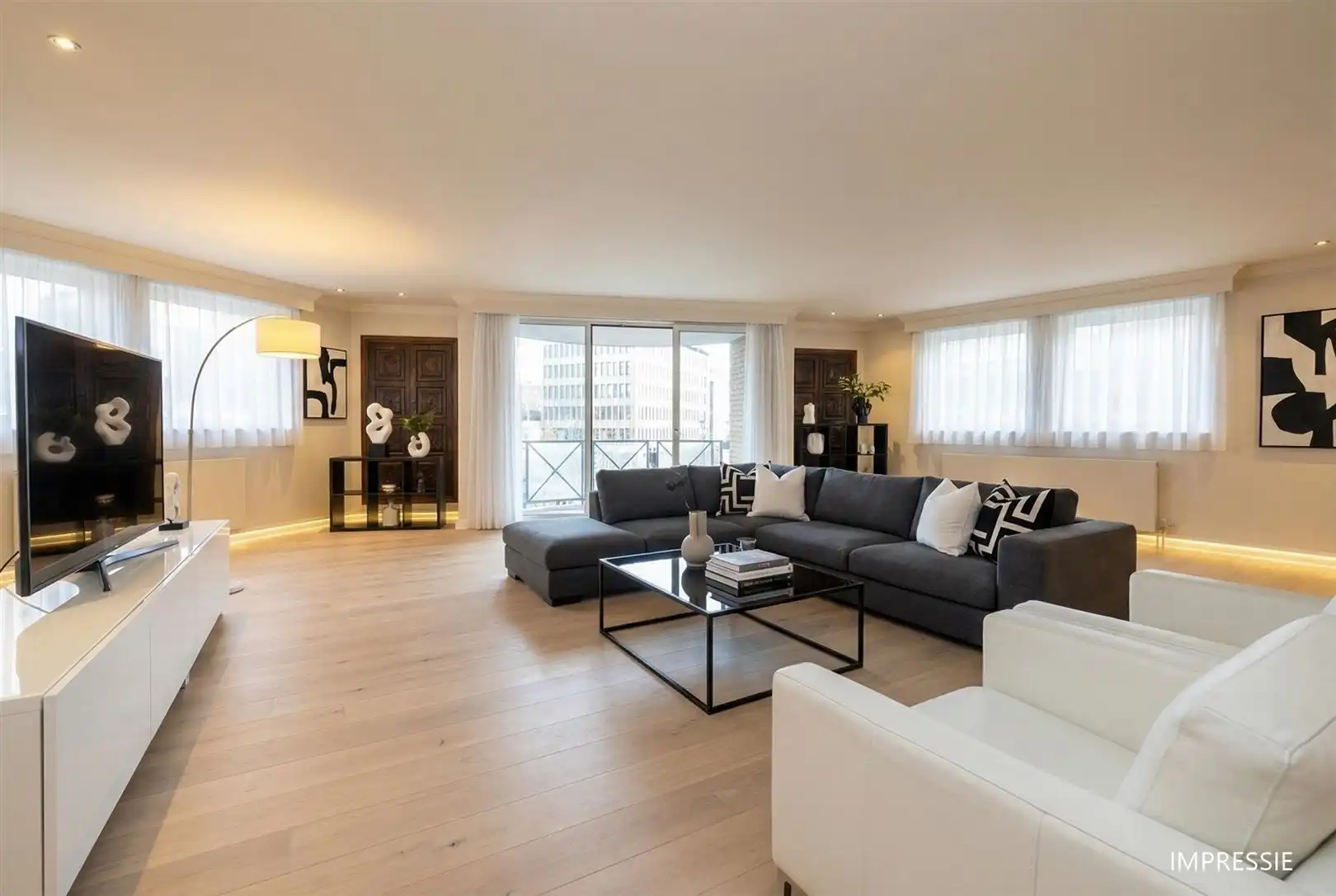 Ruim op te frissen appartement op wandelafstand van de stad foto 6