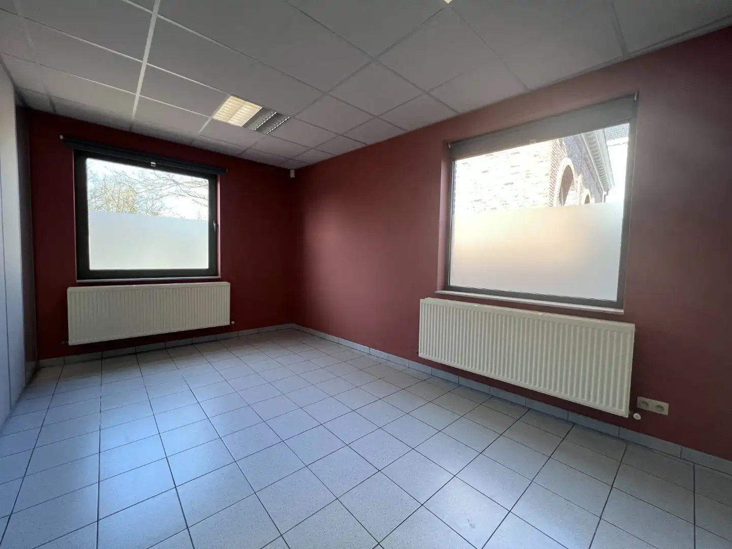 Commercieel handelspand met tal van mogelijkheden in het centrum van Lievegem foto 14