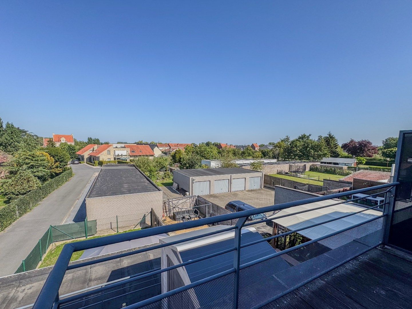 Lichtrijk appartement met 1 slaapkamer, dakterras en garage. foto 9