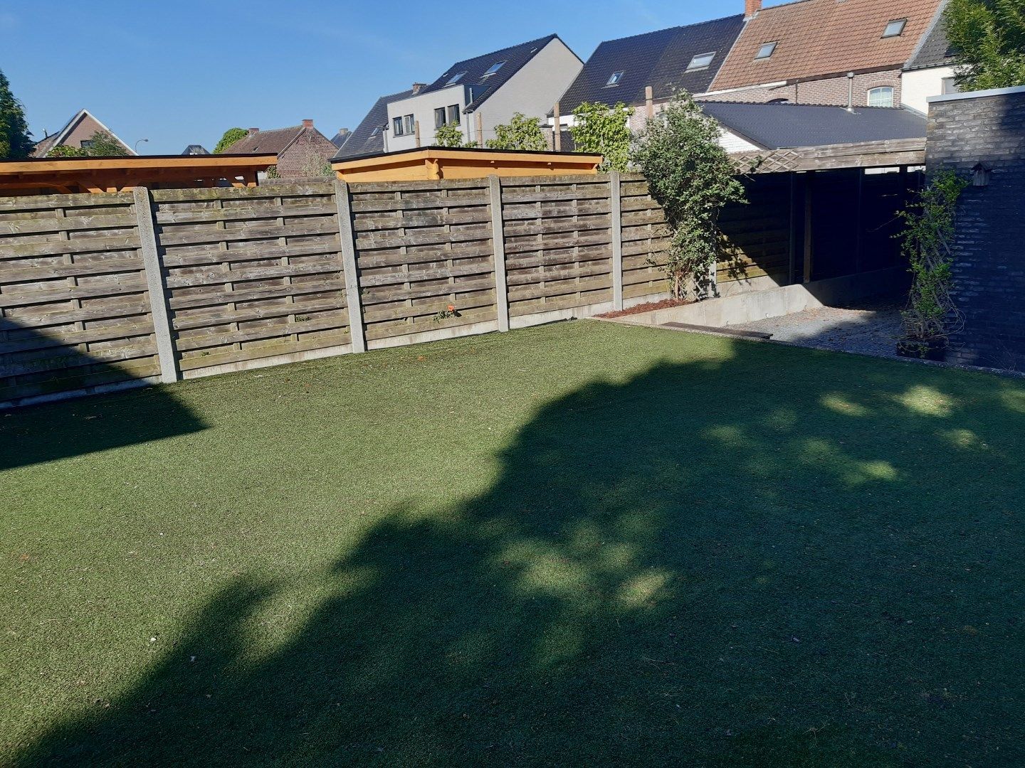Rustig wonen (half open met garage). foto 18