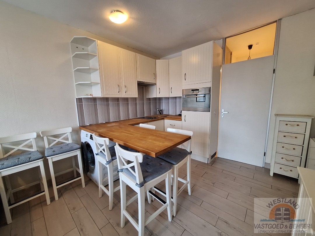 Lichtrijk gemeubeld appartement op een steenworp van het strand foto 5