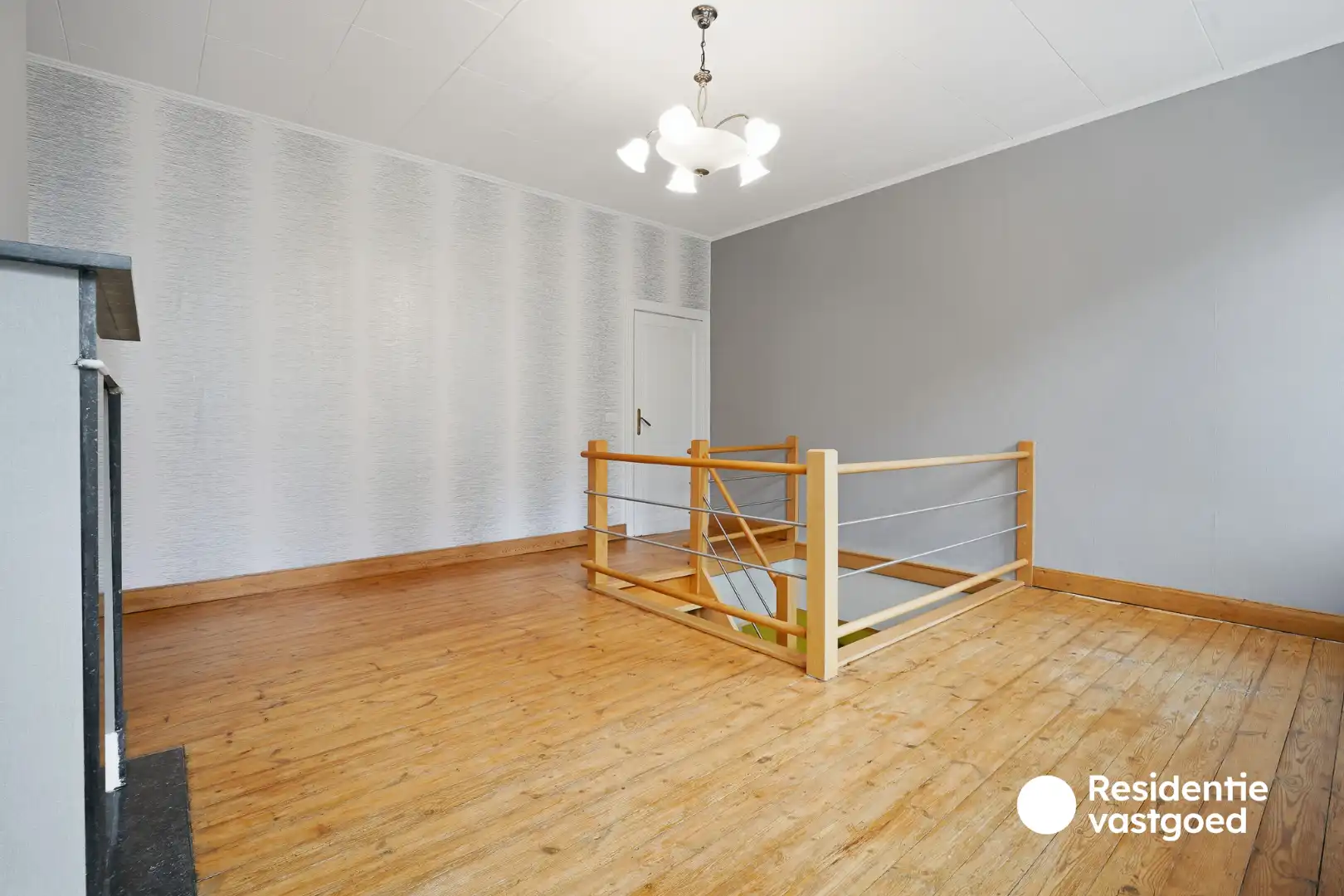 Veelzijdig eigendom met handelsruimte, ruime woning en bouwgrond in centrum Merkem! foto 6