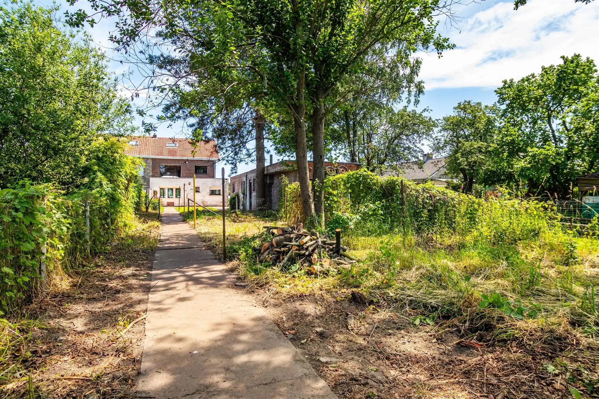 Statige woning met vrij uitzicht & vergund bijgebouw foto 23