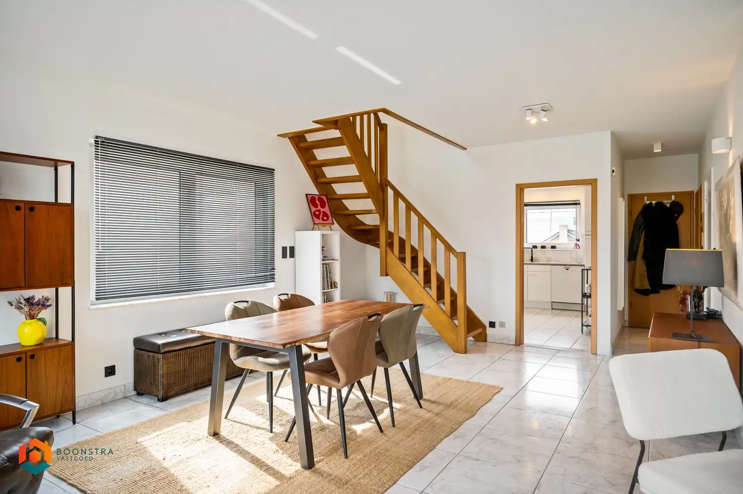 Ruim 3 slpkr app met terras, autostaanplaats en 2 garages foto 6