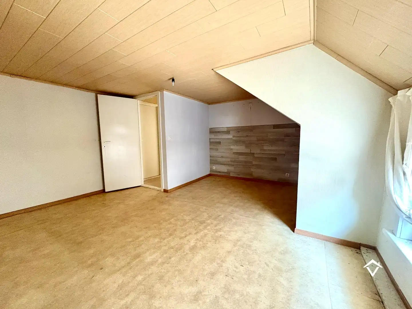 Unieke ruime eigendom op 1169 m² grond met voormalige handelsruimte in centrum Koekelare foto 14