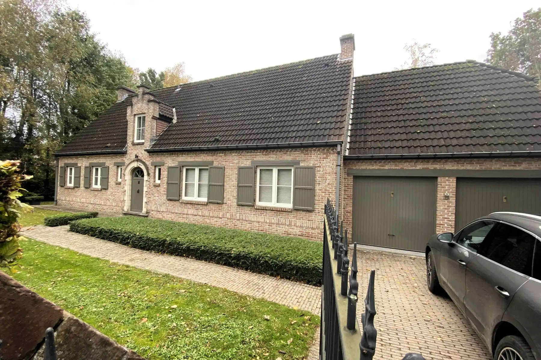 Zeer goed gelegen luxueus afgewerkte villa  op 43 are foto {{pictureIndex}}