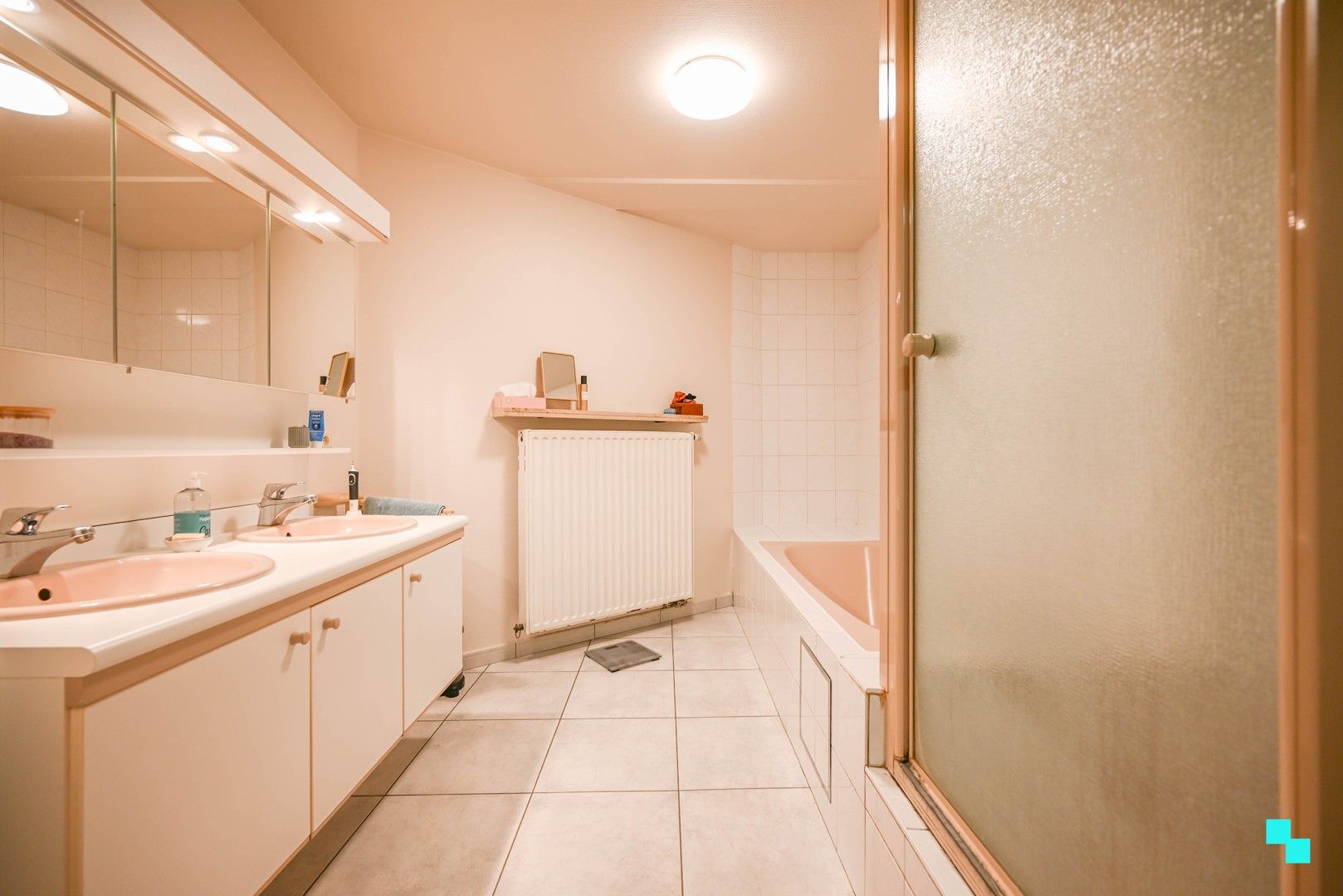 Riant appartement in centrum Oostrozebeke foto 20
