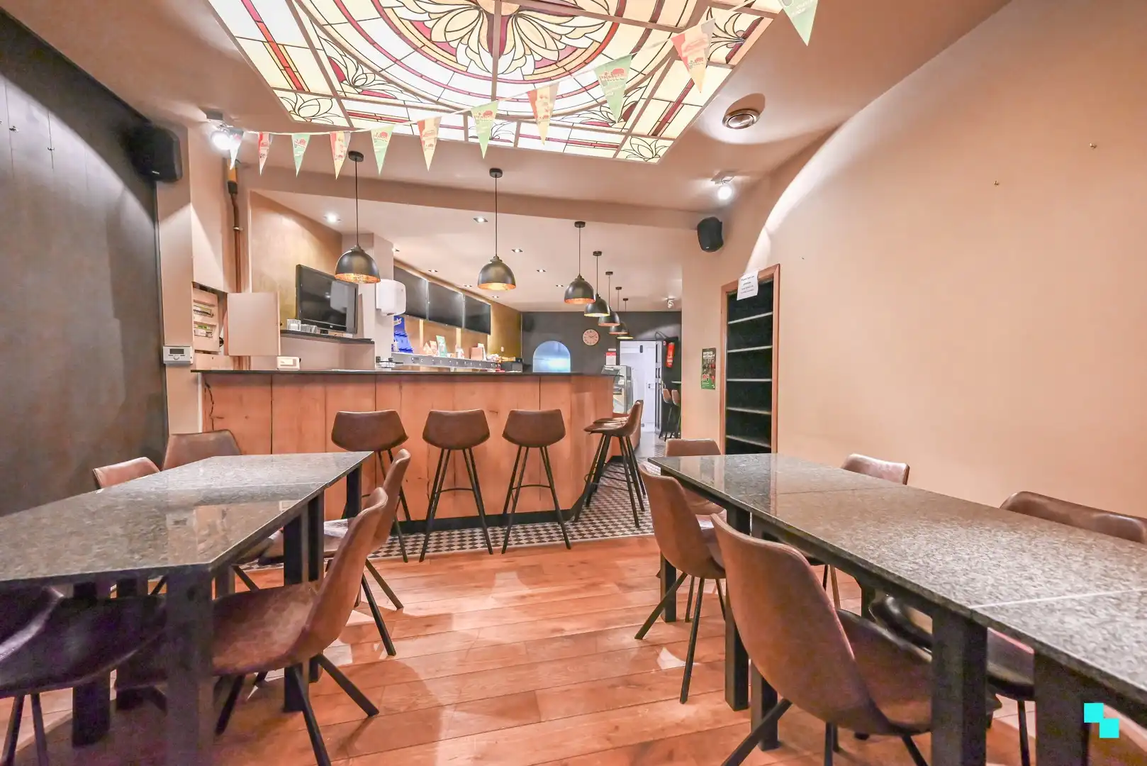 Uiterst commercieel gelegen handelspand foto 9