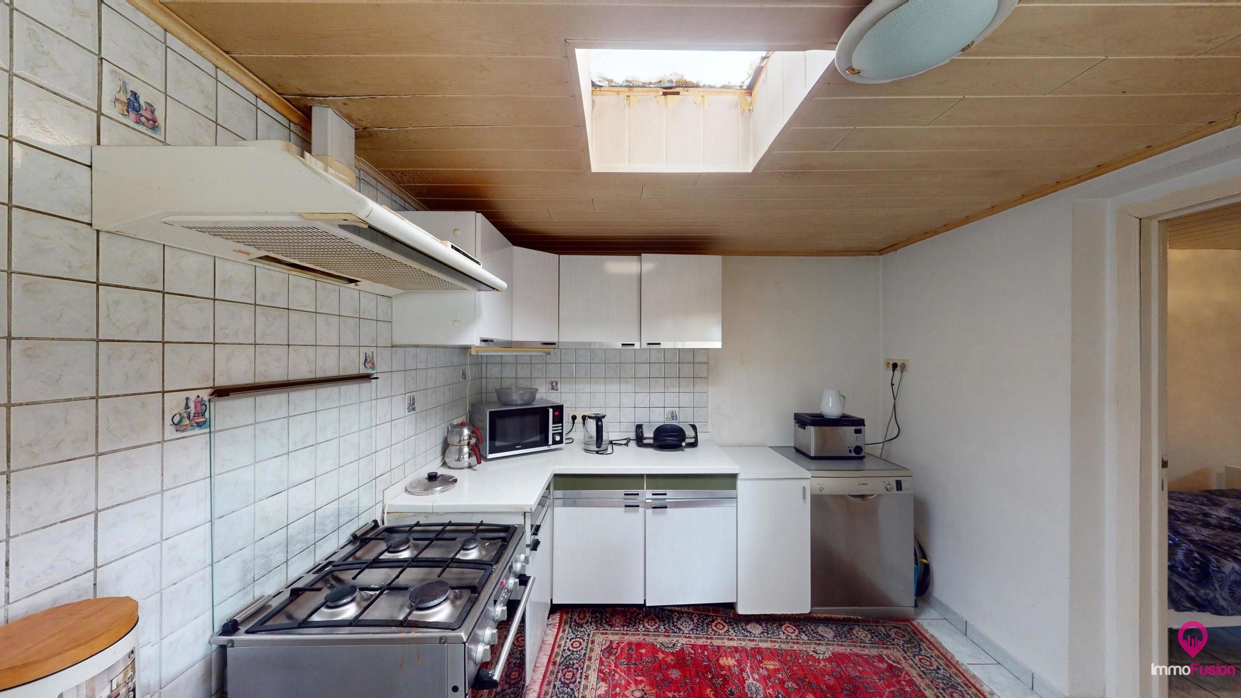 Te renoveren woning met potentieel te koop in Houthalen! foto 14