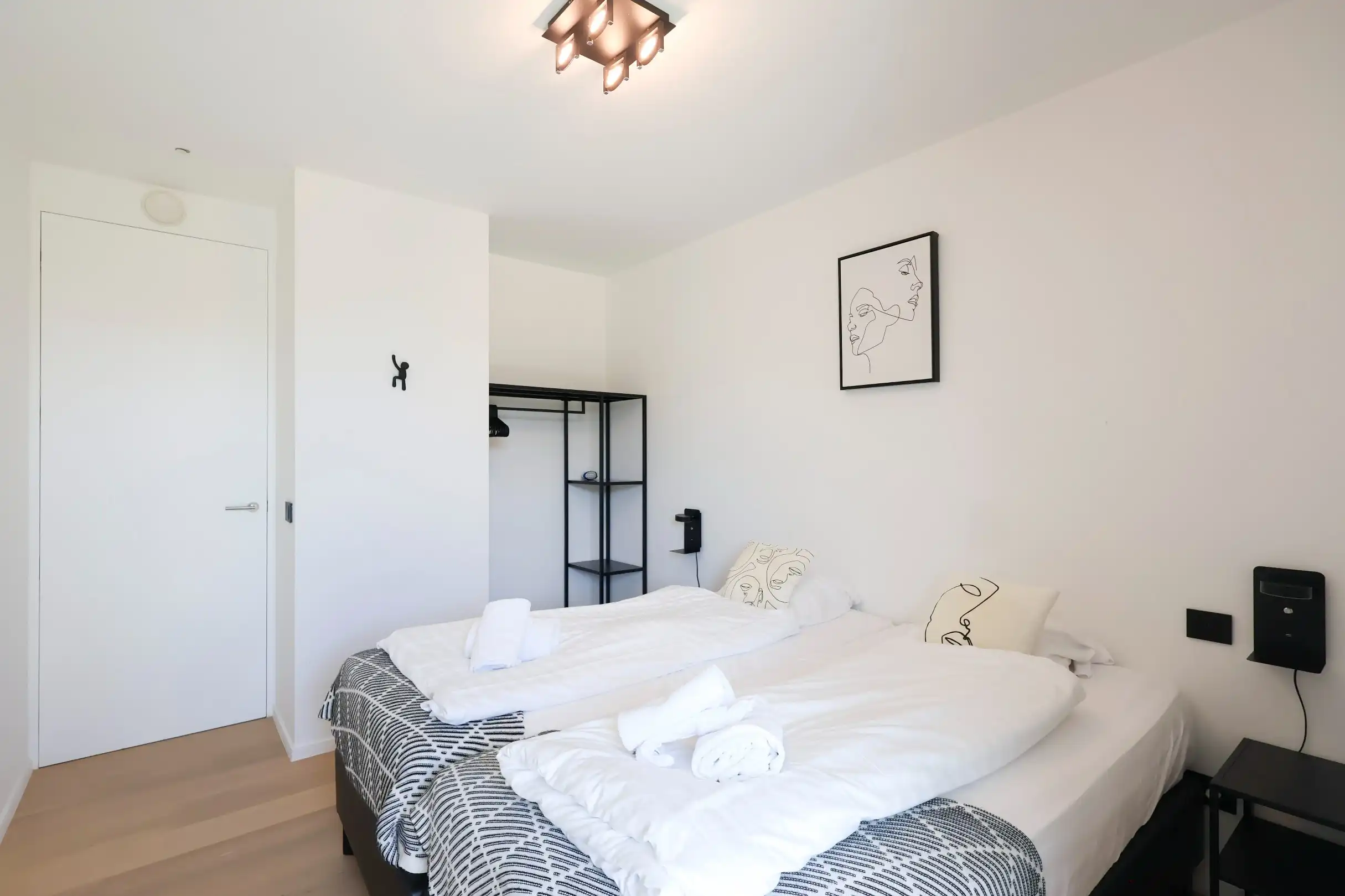 Modern gelijkvloers appartement in Groenendijk met ruim terras foto 14