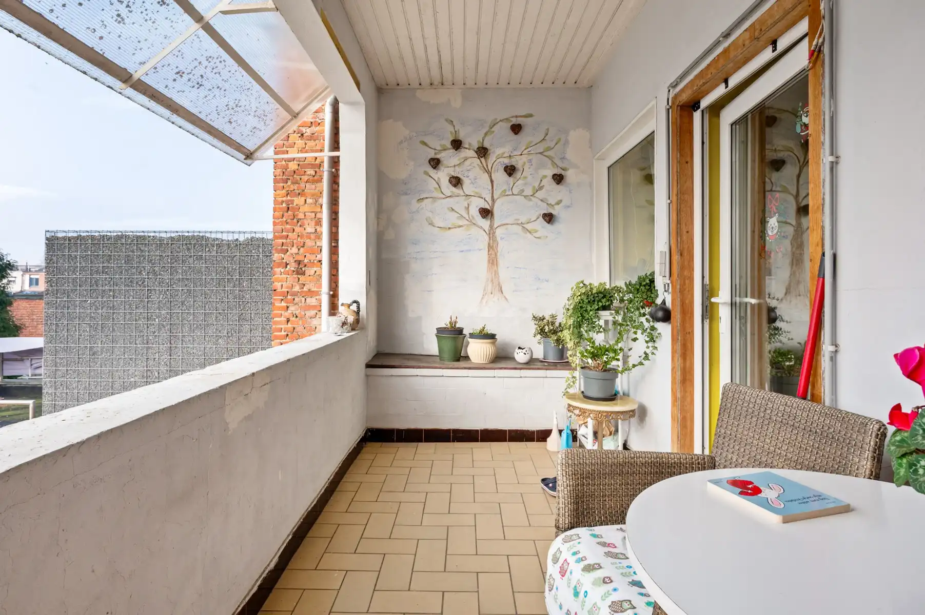 Opbrengsteigendom met garages en appartement foto 6