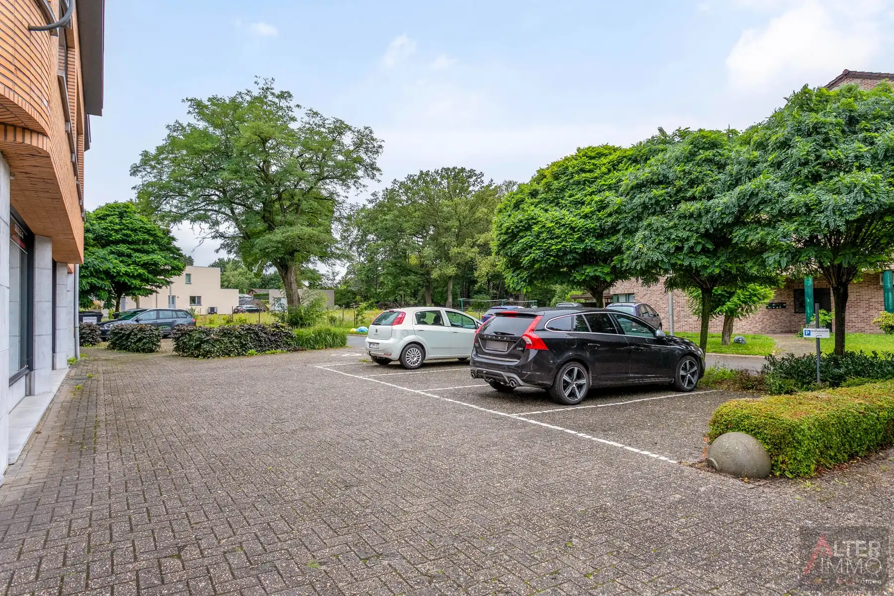 Bedrijfspand met appartement op toplocatie met uiterste visibiliteit! foto 5