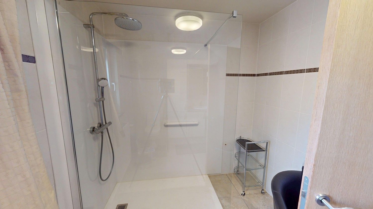 Zeer ruime woning met 5 slaapkamers! foto 6