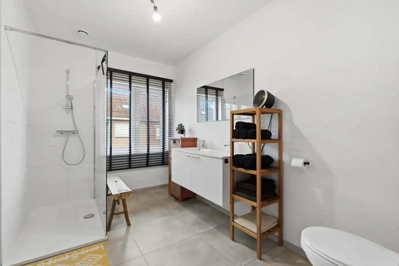 GERENOVEERDE WONING MET 3 SLAAPKAMERS EN GARAGE foto 10