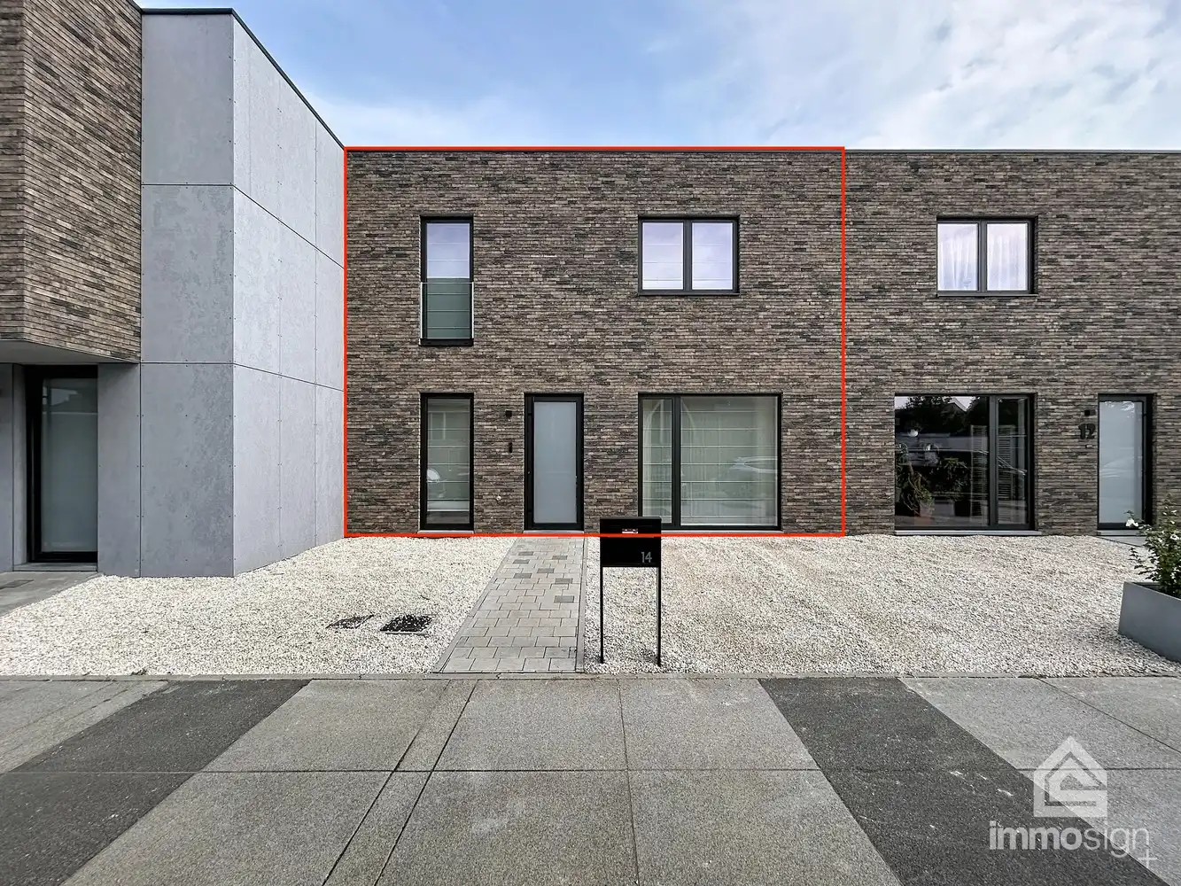 Lichtrijke woning met 3 volwaardige slaapkamers te Pelt! foto {{pictureIndex}}