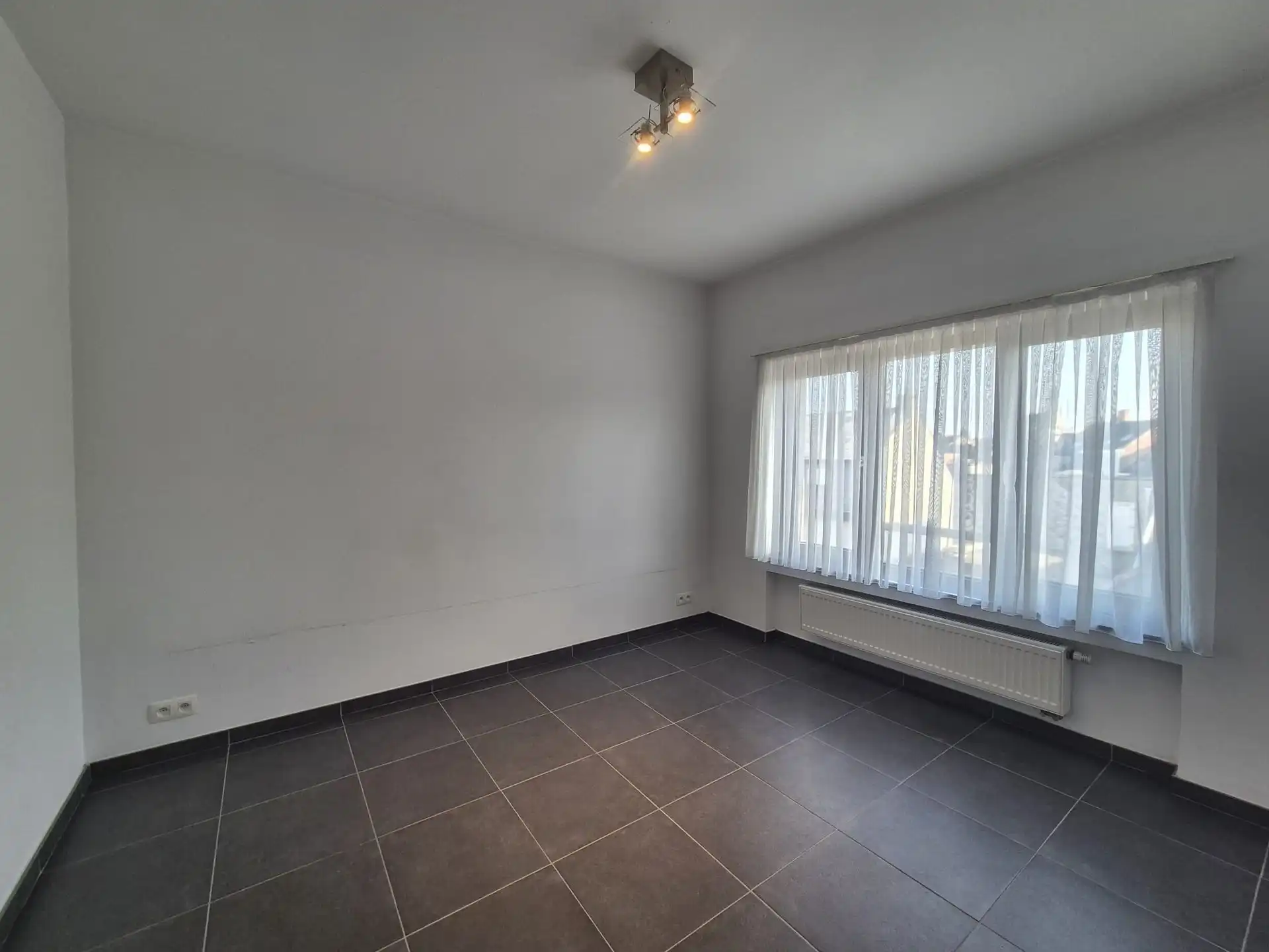 Gunstig gelegen 2 slaapkamer appartement. foto 12