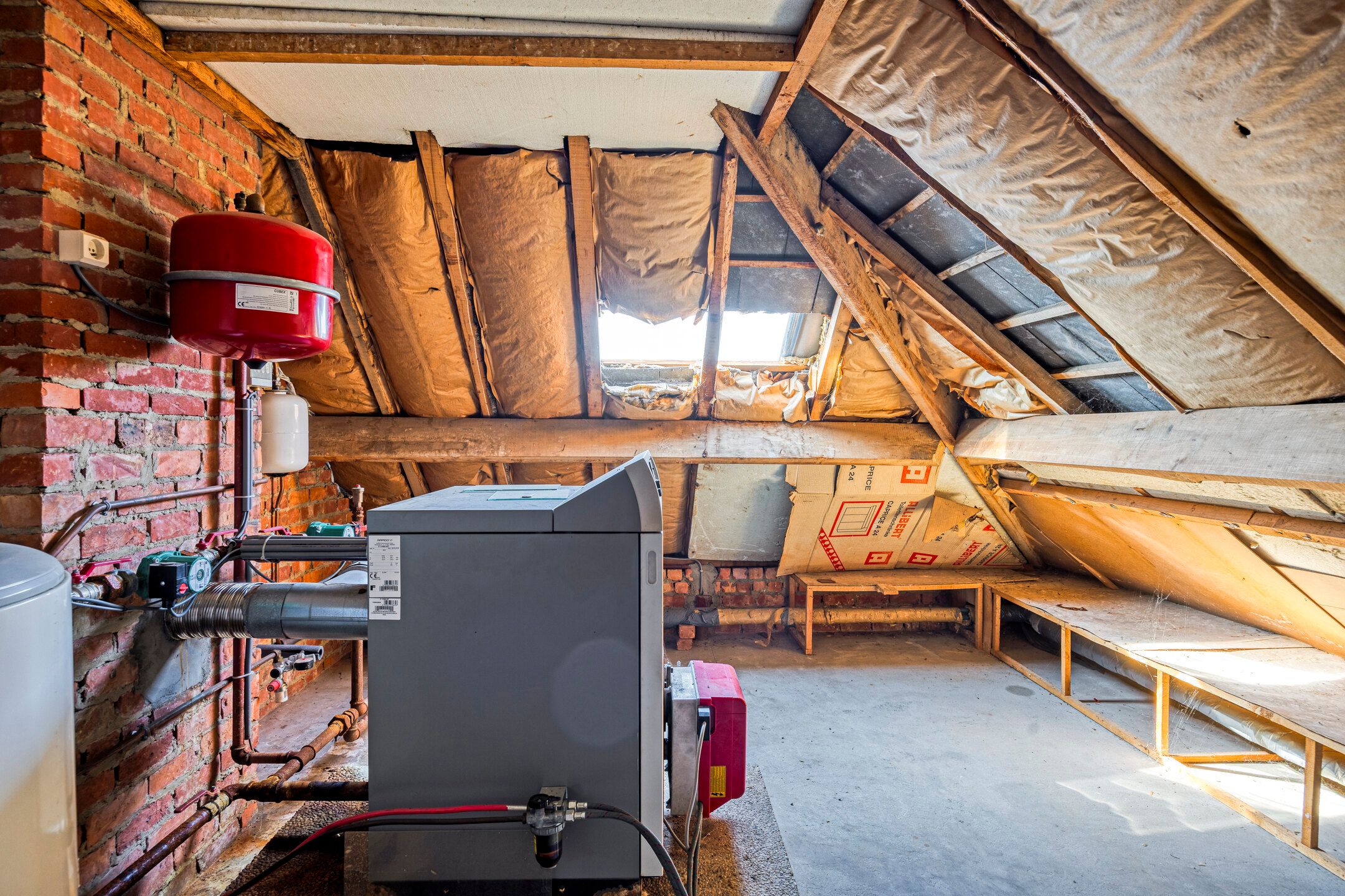 Te renoveren woning op prachtig perceel van 19a54 foto 18