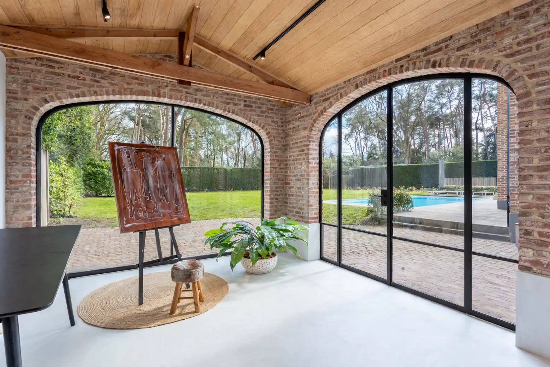 Instapklare villa met zwembad door groen omgeven foto 7