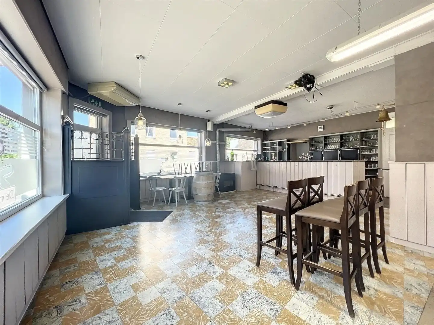 Hoekpand voor gemengd gebruik, vroeger gekend als café "De Vierweg" foto 8