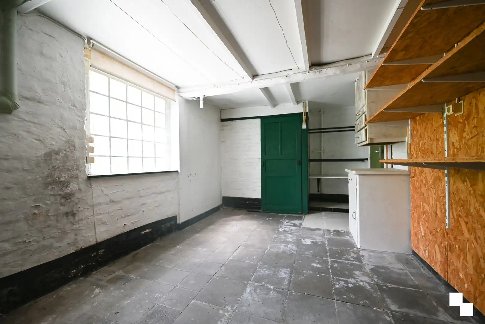 Compleet te renoveren woning / af te breken woning op rand van villawijk te Bosmolens foto 12