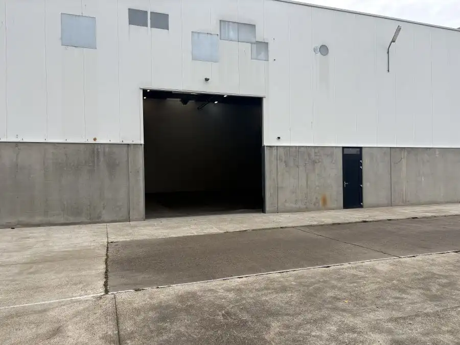 Industriepark B 17, 2220 Heist-Op-Den-Berg foto {{pictureIndex}}