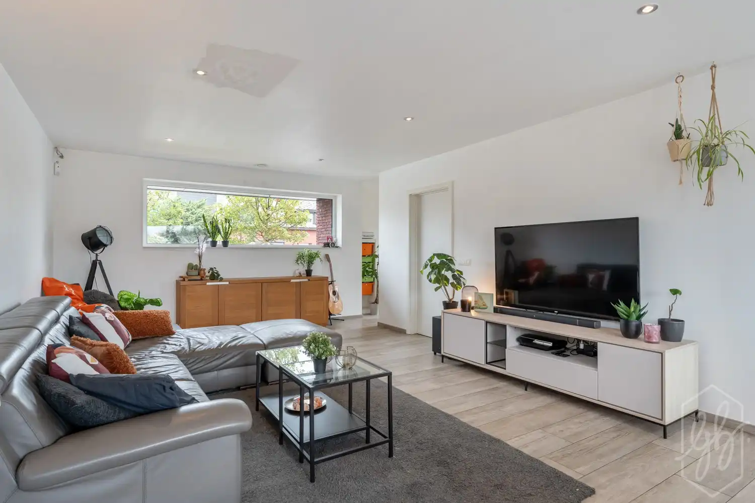 Instapklare BEN woning uit 2019 met zuidgerichte tuin en poolhouse foto 4