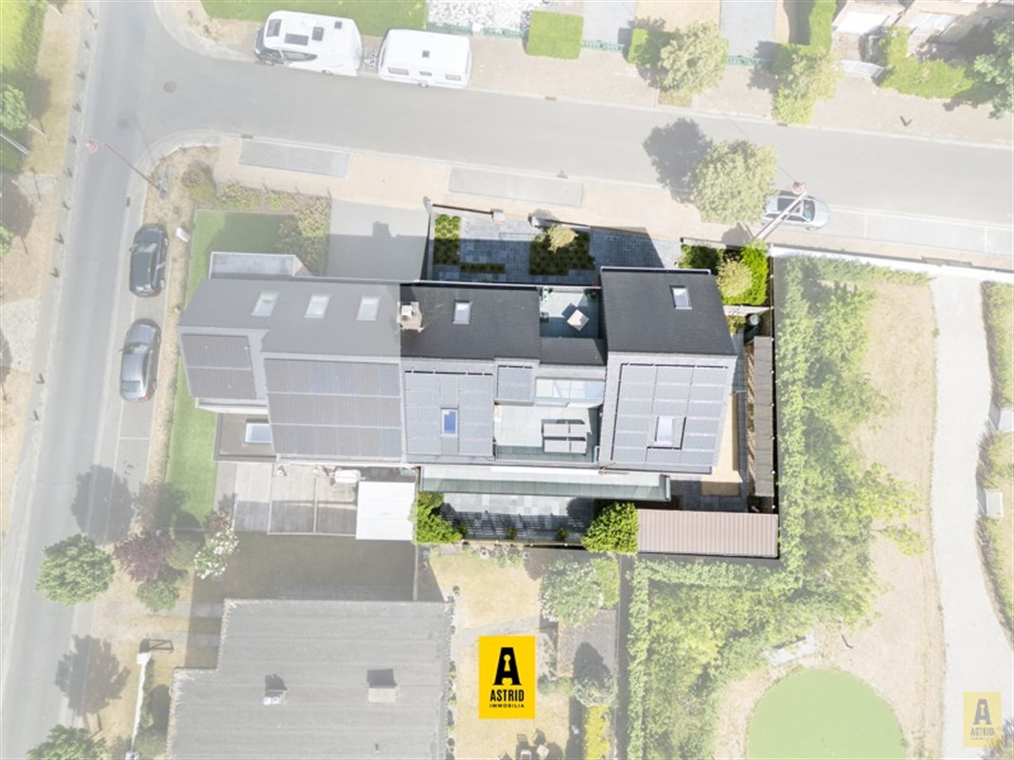 Karaktervolle voormalige dokterswoning met zee aan ruimte en mogelijkheden! foto 5