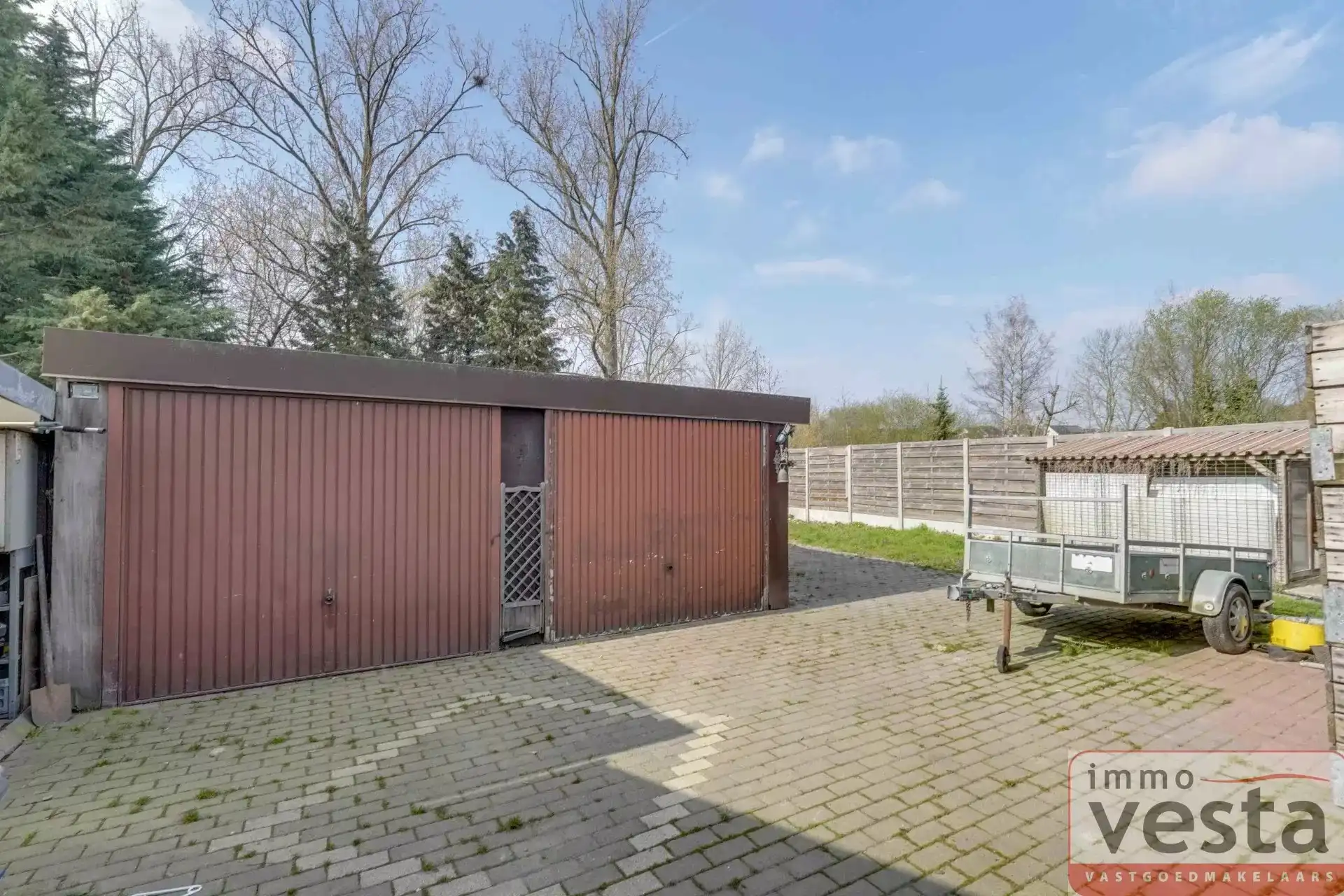 Ruime, op te knappen woning aan de stadsrand foto 19