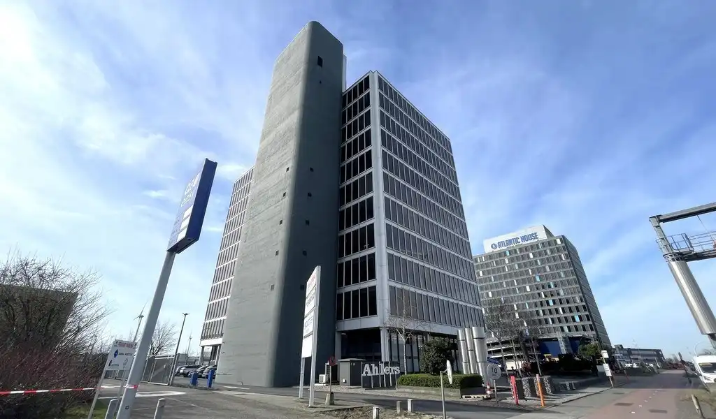 Vernieuwde kantoren te huur in Ahlers Building te Antwerpen foto 2