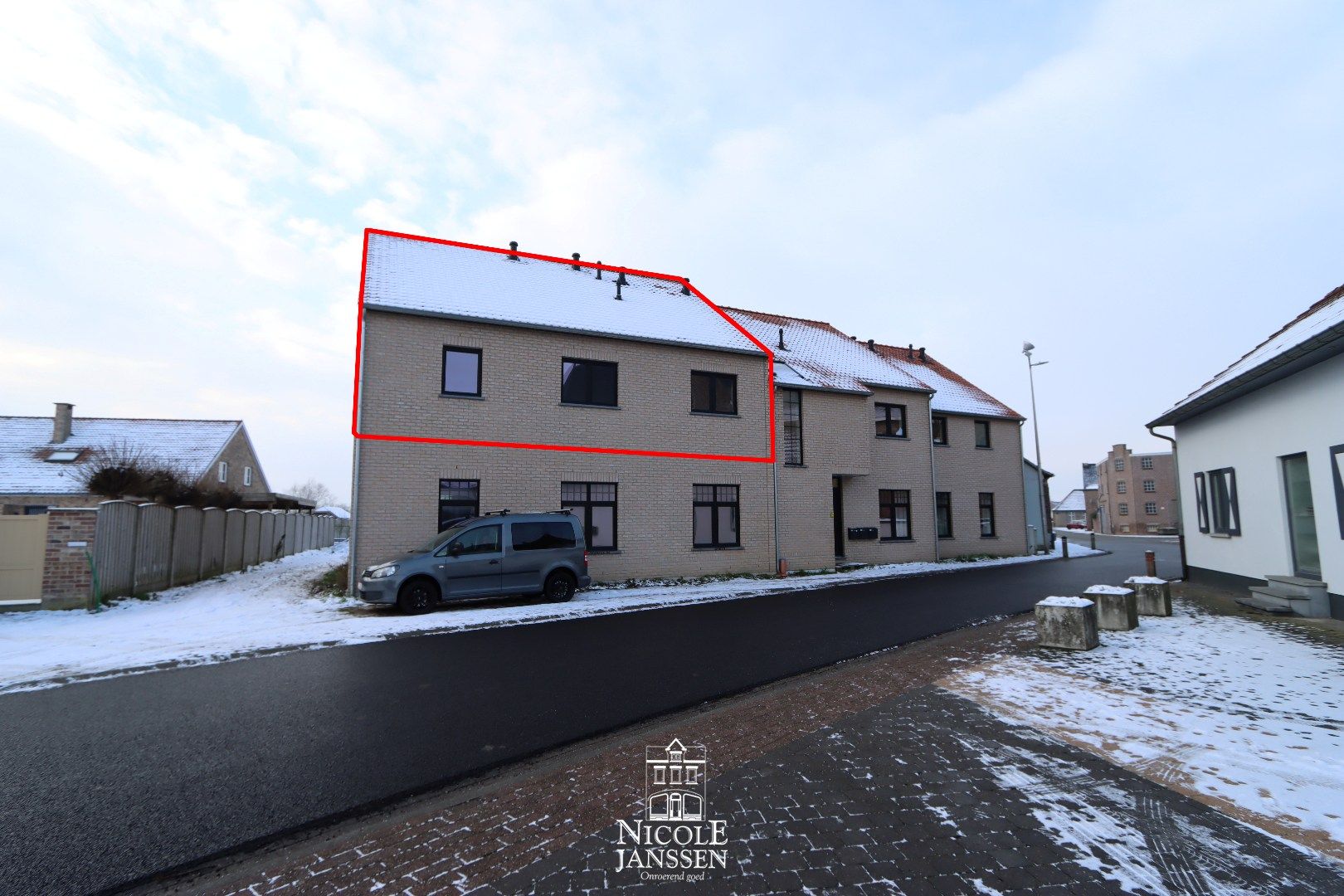 Nieuwbouwappartement met 3 slaapkamers foto {{pictureIndex}}