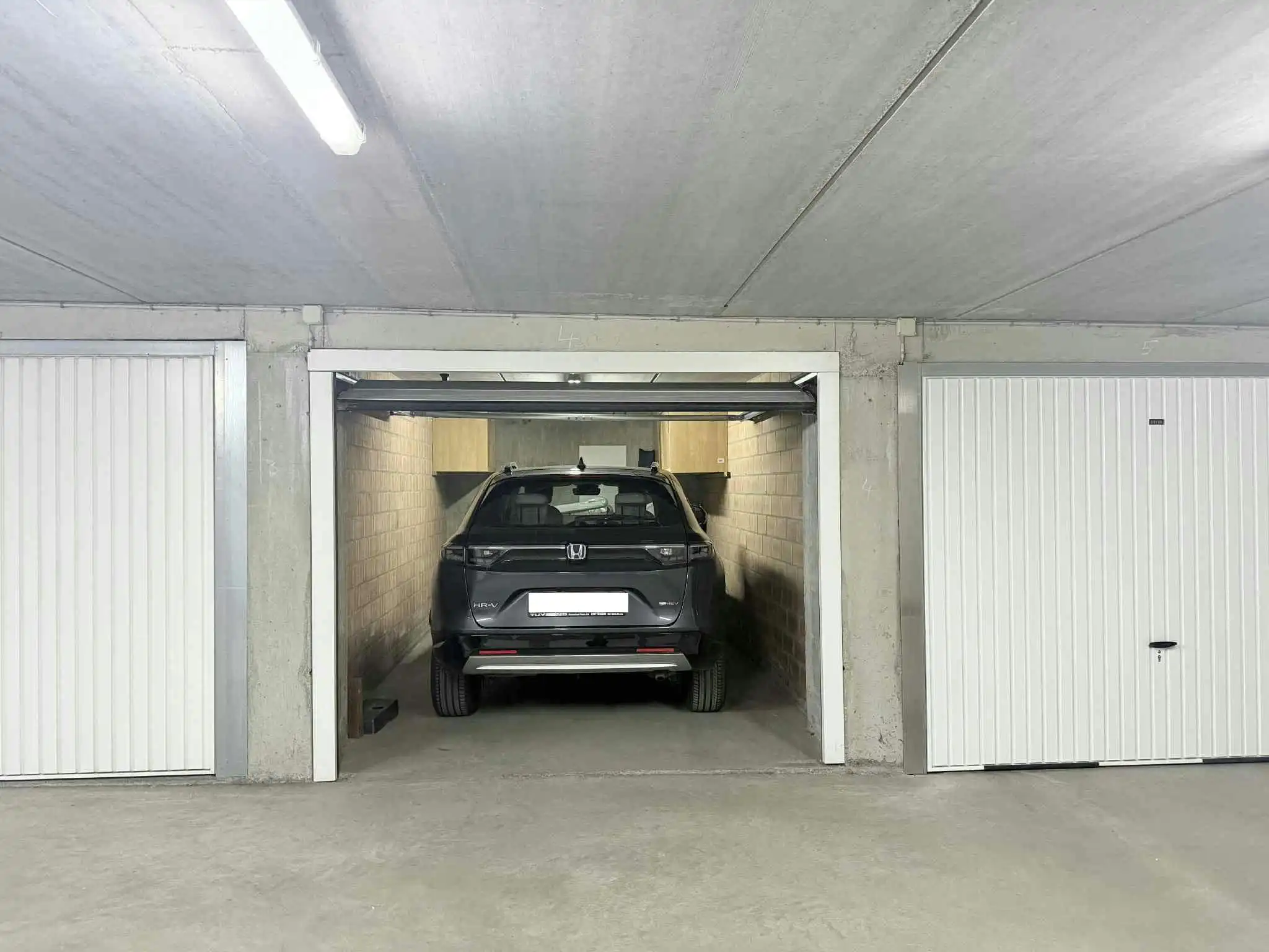 Ondergrondse garagebox te koop te centrum Middelkerke! foto {{pictureIndex}}