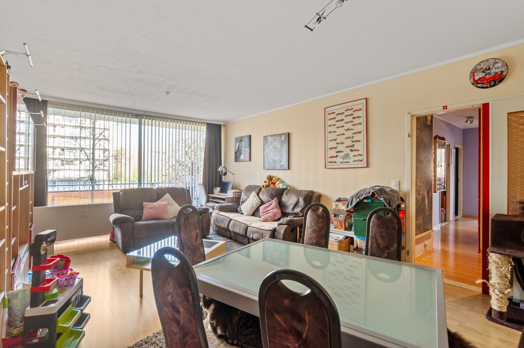 Appartement met 3 slaapkamers, terras en autostaanplaats te Berchem foto 4