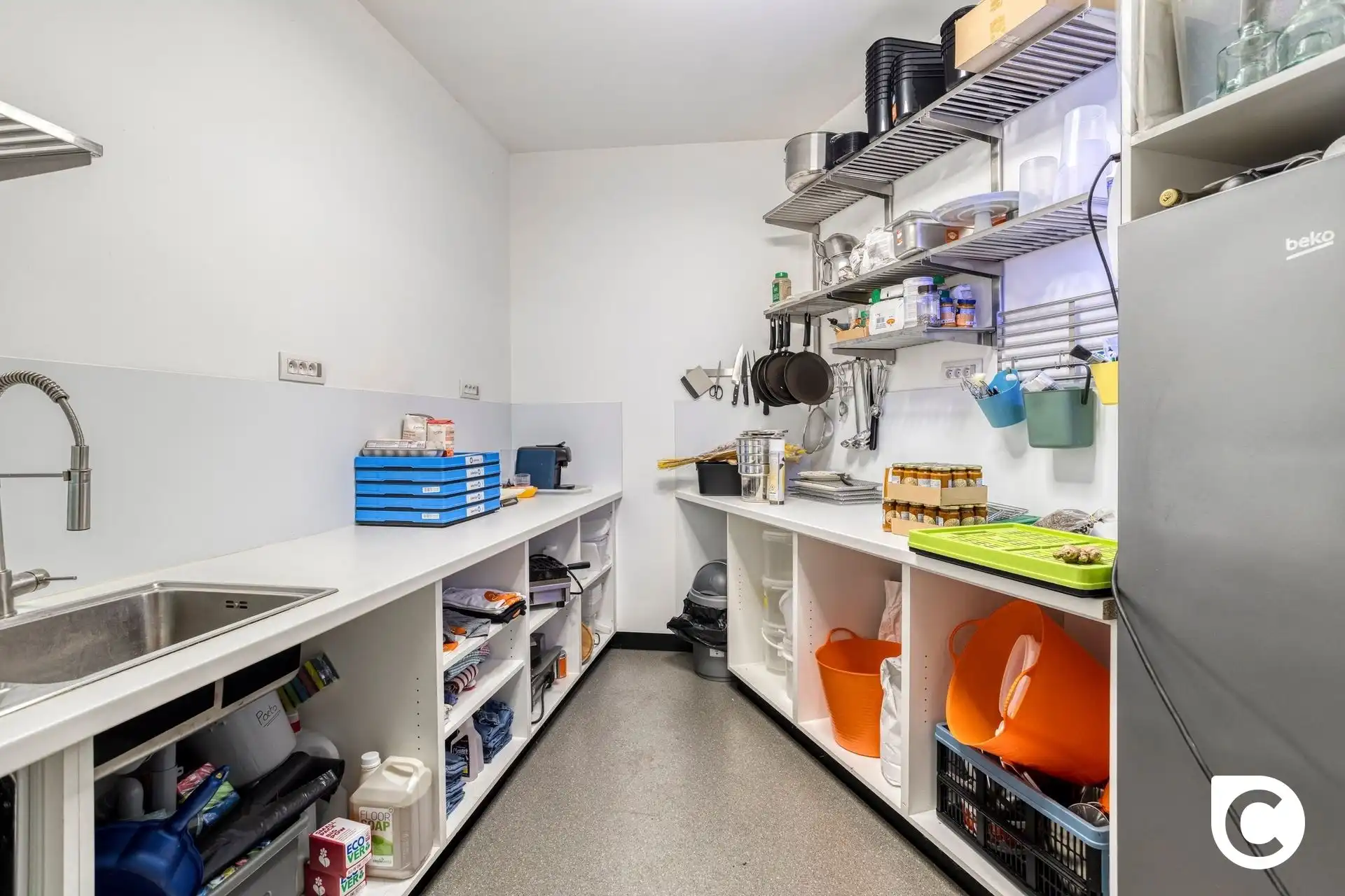 Prachtig gerenoveerd Loftappartement 2 slp en magazijn/handelsruimte foto 17