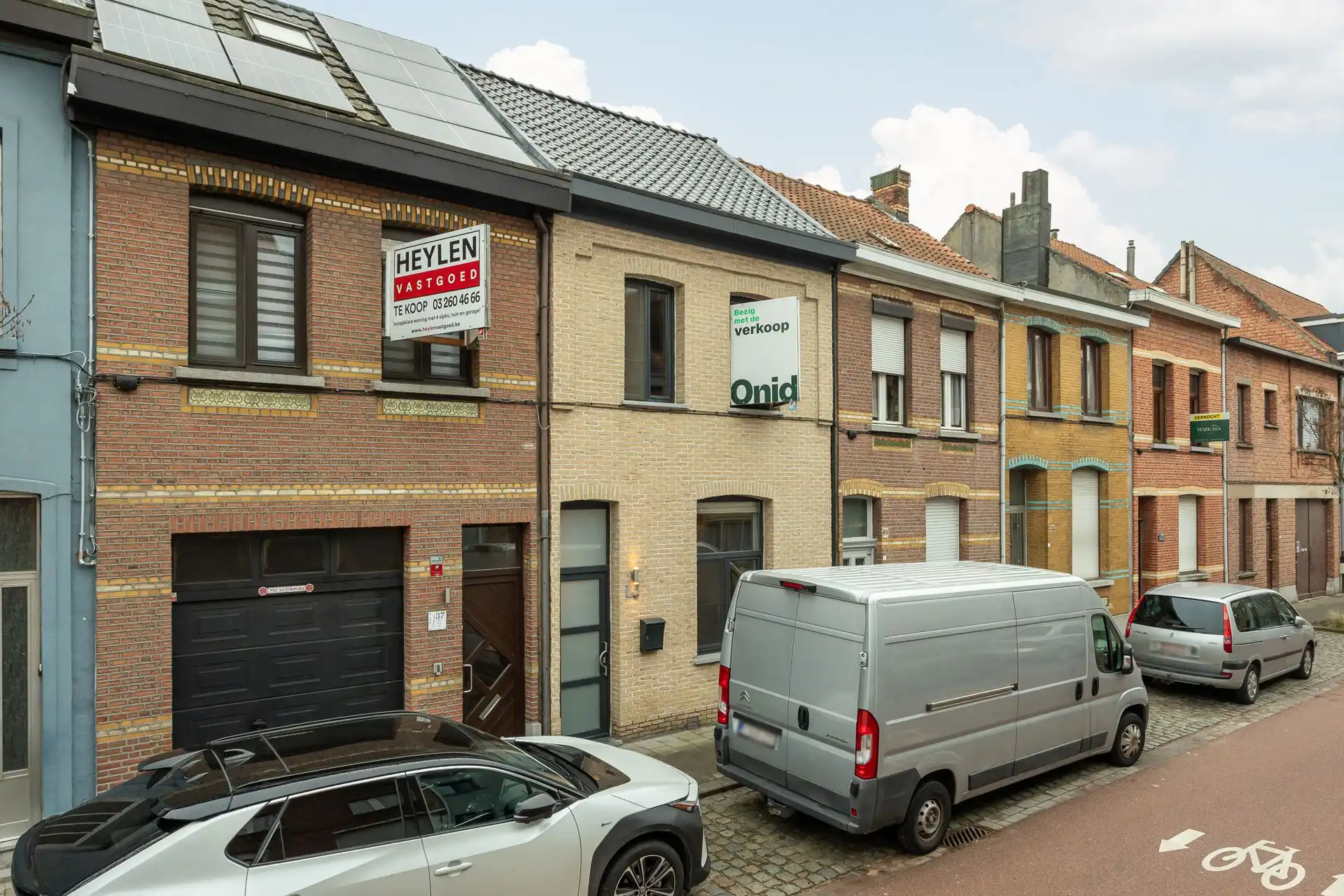 Instapklare gezinswoning in groene omgeving foto {{pictureIndex}}