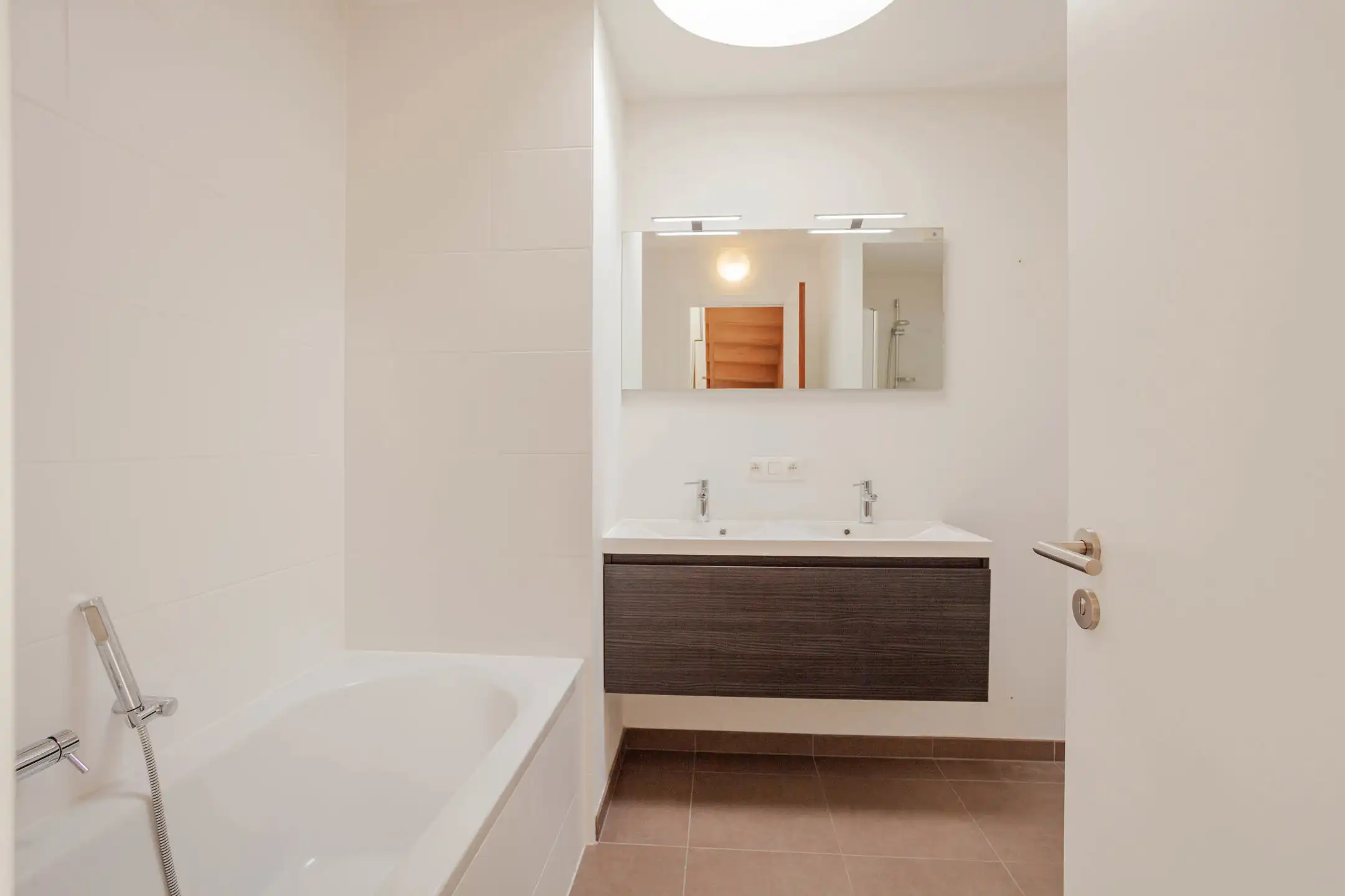 Recente woning met tuin, zonnig dakterras en staanplaats foto 13