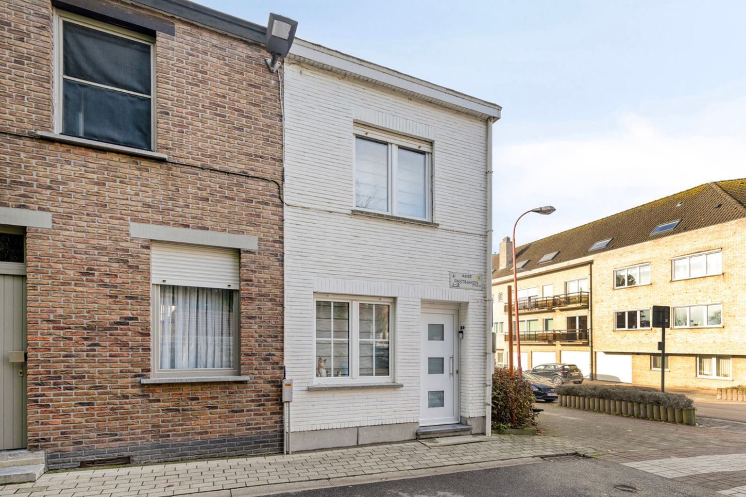 Gerenoveerde 3-gevelwoning centraal gelegen te Asse foto 2