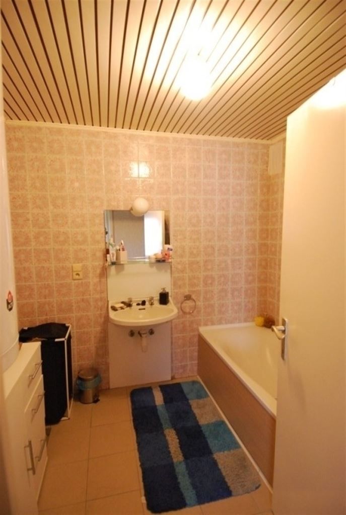 Ruim appartement met 3 slaapkamers en garagebox, gelegen in een rustige, kindvriendelijke omgeving. foto 8