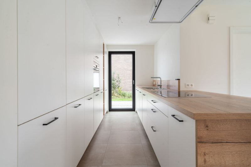 Dit appartement is gelegen langsheen de Langerbrugsestraat te Evergem. foto 4