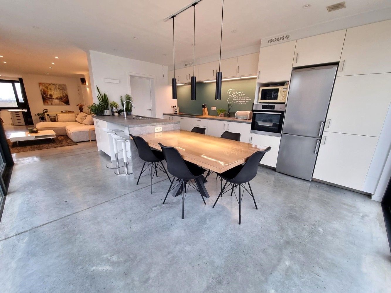 Totaal vernieuwde woning, 3 tot 4 slaapkamers met prachtig groen verzicht. Top ligging! foto 4